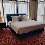 Family Apartment At Times Square
